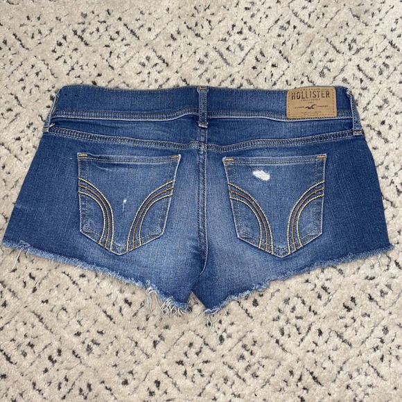 Women’s Hollister Blue Jean Denim Shorts Sz 3 W26 Distressed - Picture 4 of 5